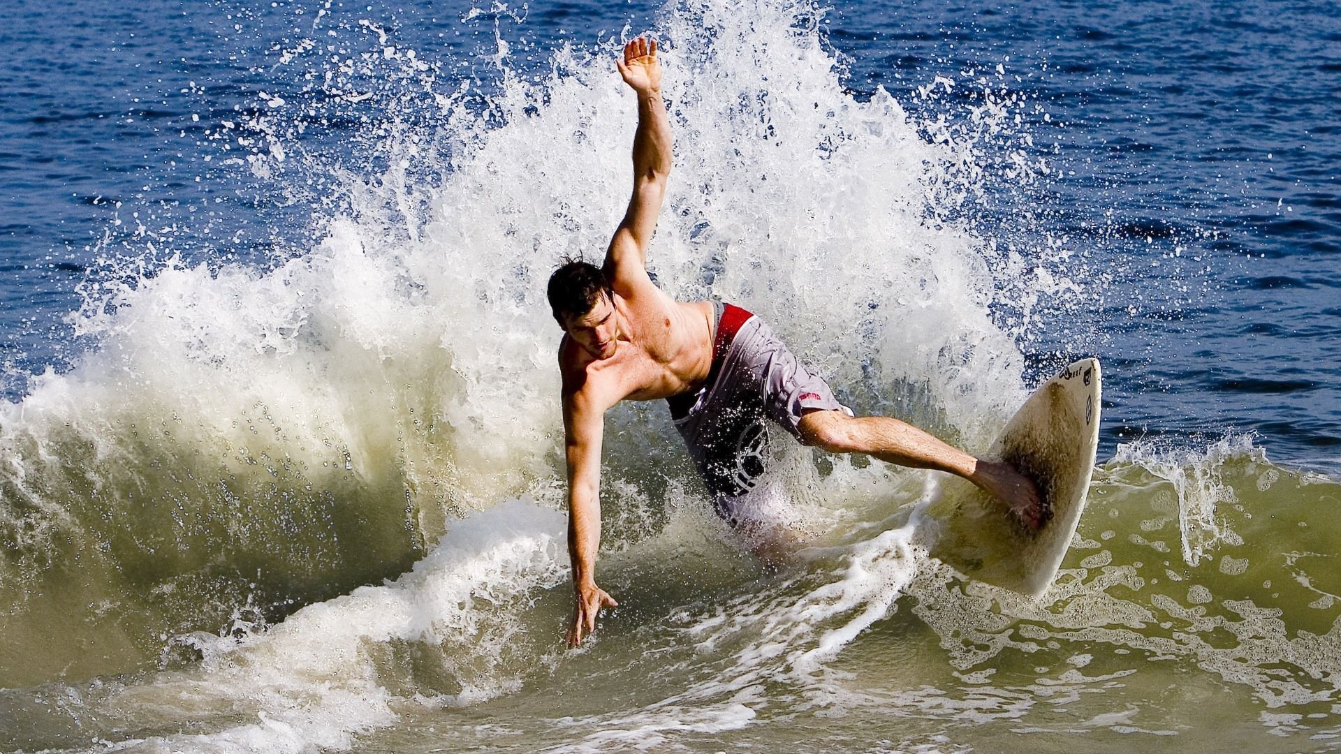 _父母子女争霸：家庭联合竞技挑战赛_，父母参与儿女家庭生活的后果