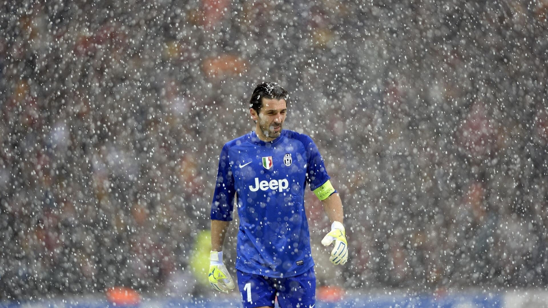 “球迷热议：中超裁判判罚是否公正？”，中超联赛裁判